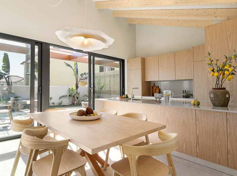 Oceanfront Villa in Ribeira de Ilhas with premium surf coast location